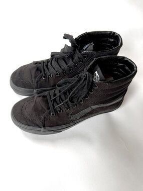 VANS Sk8 Hi-Top Wide Shoe - Unisex Size Mens 6.5, Womens 8.0